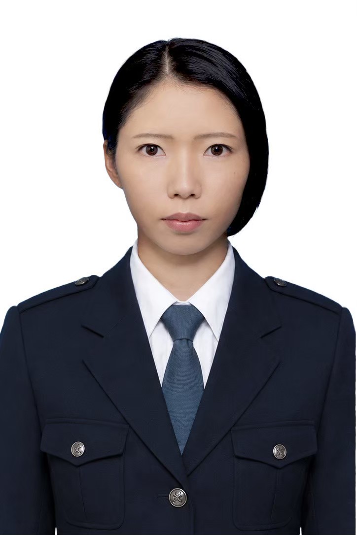 井浦周の制服写真